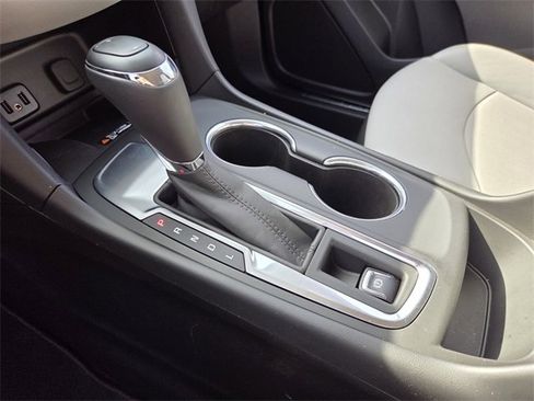 Used 2018 Chevrolet Equinox Premier image 33