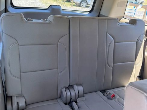 Used 2017 GMC Yukon XL SLT w/ Open Road Package AWD/4WD image 15
