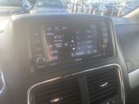Used 2019 Dodge Grand Caravan GT FWD image 14