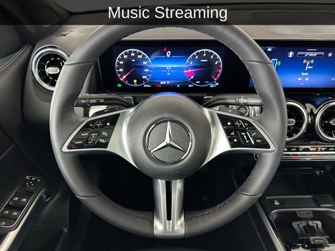 Used 2026 Mercedes-Benz GLB 250 4MATIC image 8