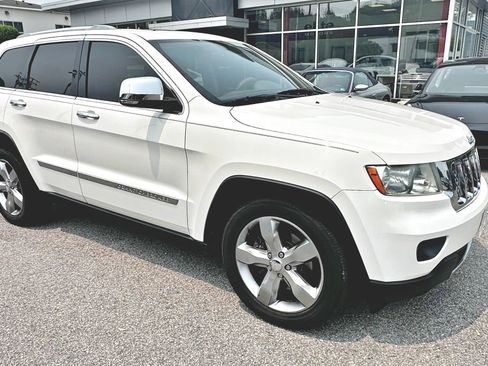 Used 2011 Jeep Grand Cherokee Overland AWD/4WD image 2