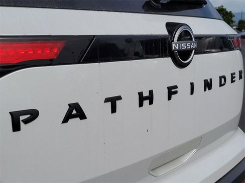 New 2025 Nissan Pathfinder SV w/ Black Appearance Package image 17