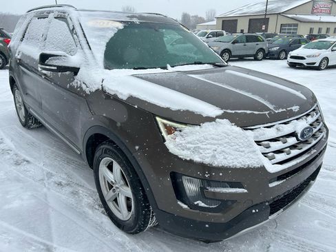 Used 2016 Ford Explorer XLT w/ Equipment Group 202A image 3