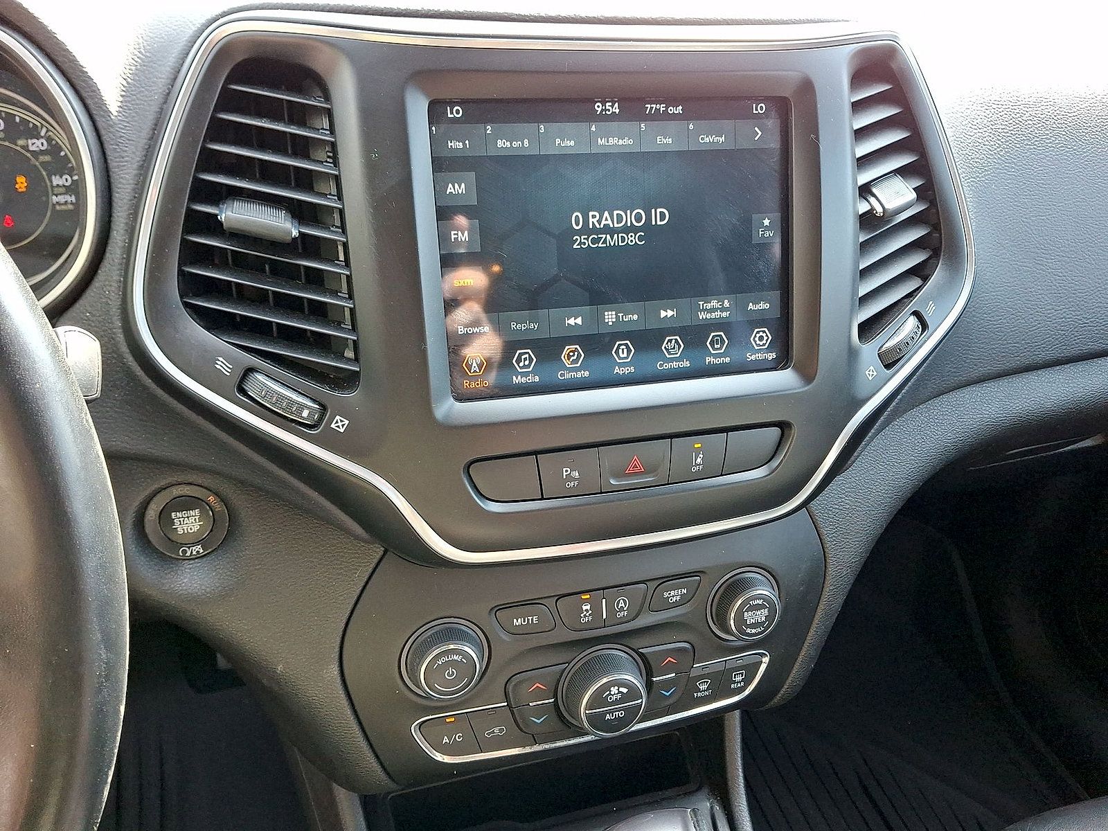 Used 2021 Jeep Cherokee Latitude Lux w/ Comfort/Convenience Group AWD/4WD image 14