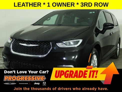 Used 2025 Chrysler Pacifica Select FWD image 1