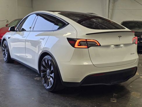 Used 2021 Tesla Model Y Performance AWD/4WD image 2