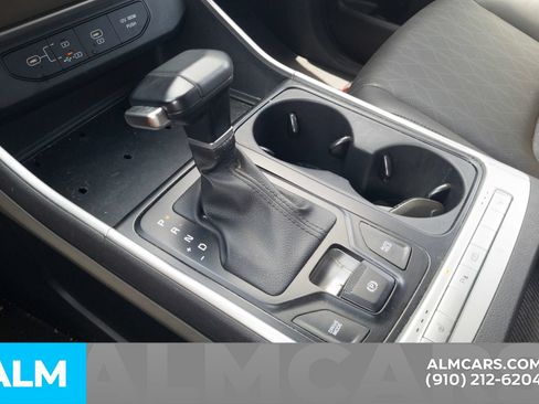 Used 2025 Kia Carnival FWD image 27