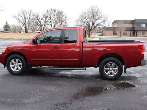Used 2013 Nissan Titan SV w/ SV Value Truck Pkg image 9