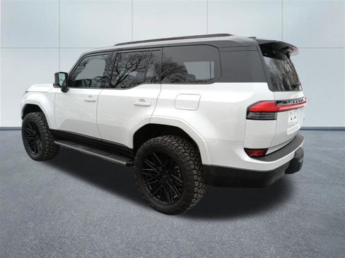 Used 2024 Lexus GX 550 w/ Accessory Package (Z1) image 3