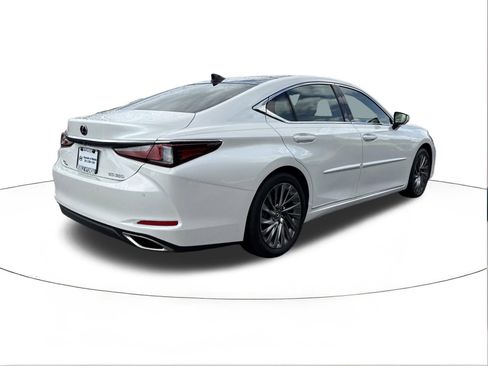 Used 2019 Lexus ES 350 Ultra Luxury FWD image 3