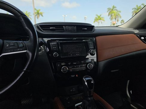 Used 2018 Nissan Rogue SL w/ Premium Package FWD image 18