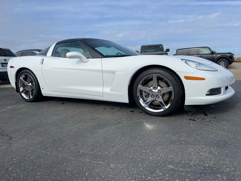 Used 2007 Chevrolet Corvette Coupe w/ Preferred Equipment Group RWD image 2