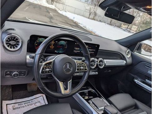 Used 2023 Mercedes-Benz EQB 300 4MATIC image 17