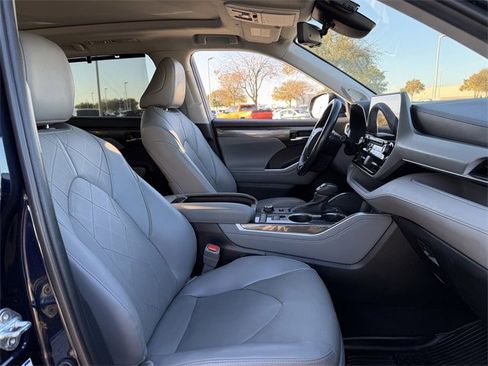 Used 2022 Toyota Highlander Platinum image 31
