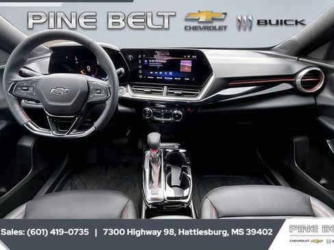 Used 2025 Chevrolet Trax RS w/ Driver Confidence Package image 13