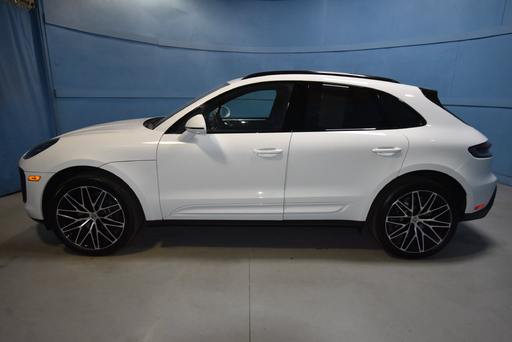 Certified 2026 Porsche Macan AWD/4WD image 2