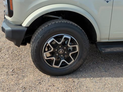 Used 2025 Ford Bronco Outer Banks image 11