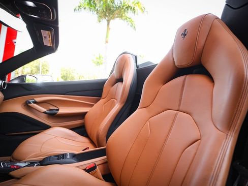 Used 2022 Ferrari F8 Tributo RWD image 38