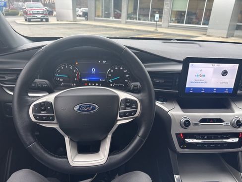 Used 2022 Ford Explorer XLT w/ Equipment Group 202A image 11