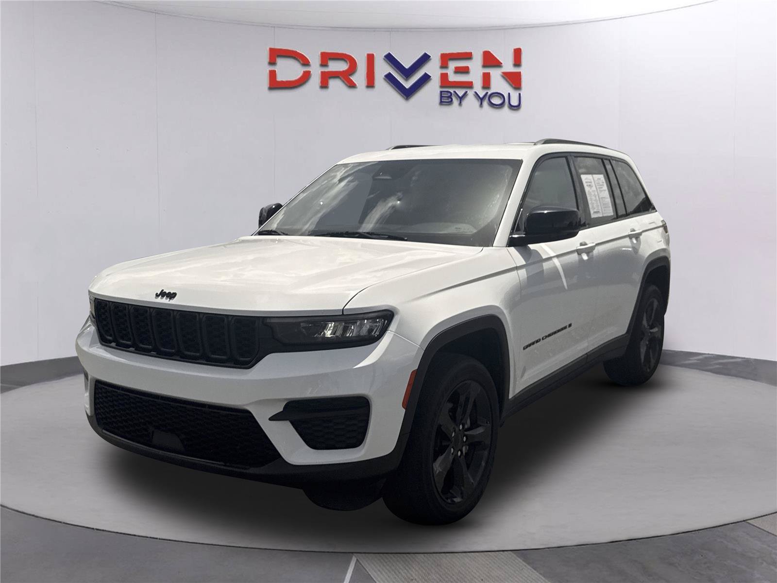 Used 2023 Jeep Grand Cherokee Altitude AWD/4WD image 8