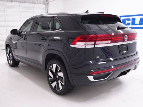 Used 2024 Volkswagen Atlas Cross Sport SE w/ Panoramic Sunroof Package FWD image 37