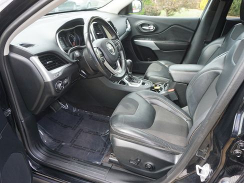 Used 2018 Jeep Cherokee Latitude Plus image 7