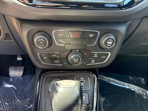 Used 2018 Jeep Compass Limited w/ Navigation Group AWD/4WD image 29