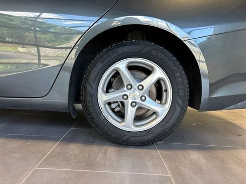 Used 2017 Chevrolet Malibu LS FWD image 38