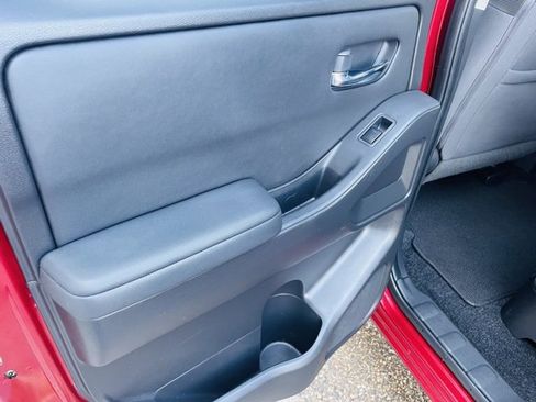 Used 2022 Nissan Frontier SV w/ Technology Package image 24