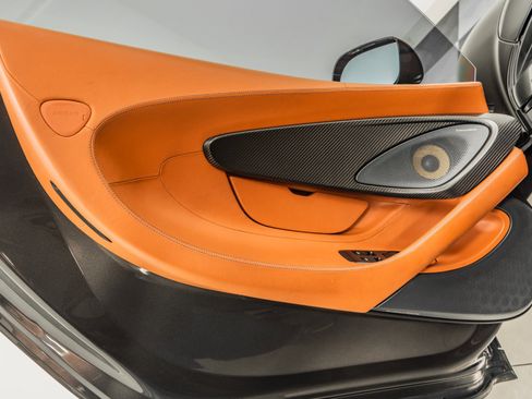 Used 2017 McLaren 570S image 29