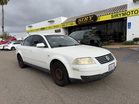 Used 2003 Volkswagen Passat GL FWD image 1