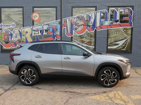 New 2026 Chevrolet Trax RS w/ Sunroof Package FWD image 32