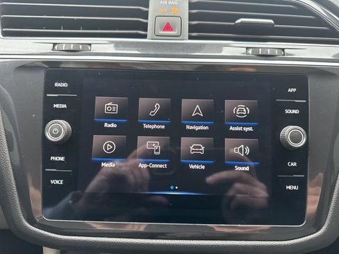 Used 2022 Volkswagen Tiguan SE image 18