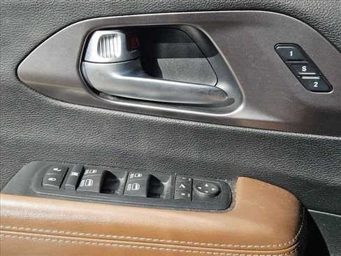 Used 2017 Chrysler Pacifica Limited w/ Tire & Wheel Group image 6