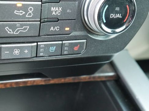 Used 2017 Ford F150 Platinum w/ Equipment Group 701A Luxury AWD/4WD image 6