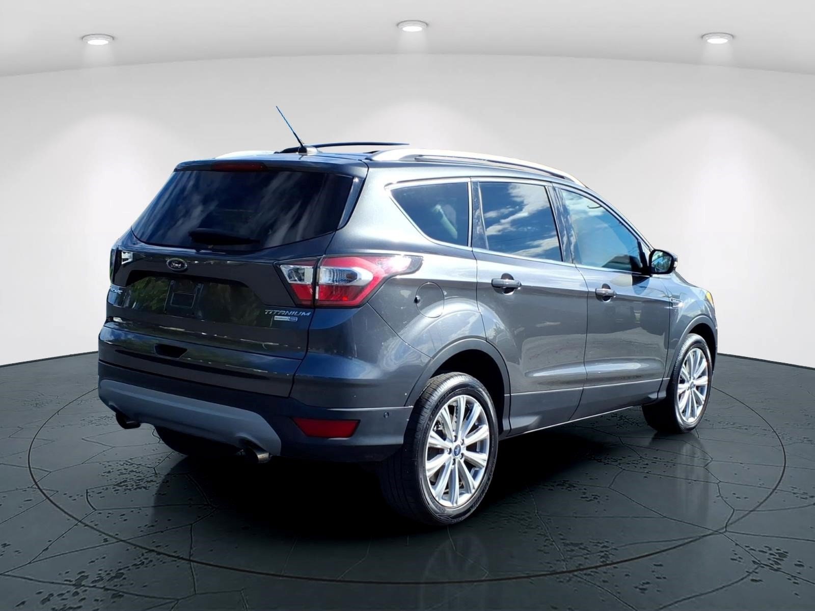 Used 2017 Ford Escape Titanium w/ Equipment Group 301A AWD/4WD image 3
