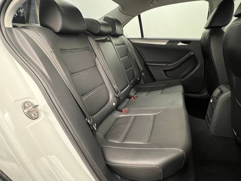 Used 2017 Volkswagen Jetta SE image 14
