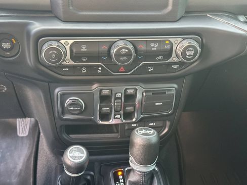 Used 2019 Jeep Wrangler Unlimited Sport S AWD/4WD image 31