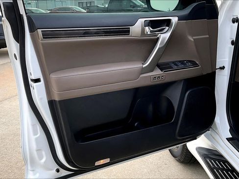 Used 2021 Lexus GX 460 Luxury w/ Accessory Package AWD/4WD image 22
