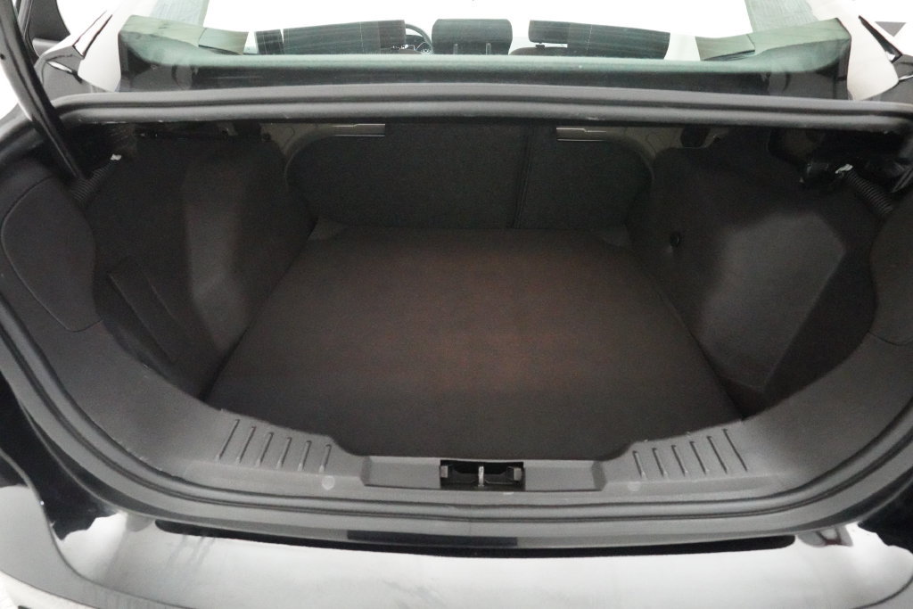 Used 2016 Ford Focus SE w/ SE Sport Package FWD image 8