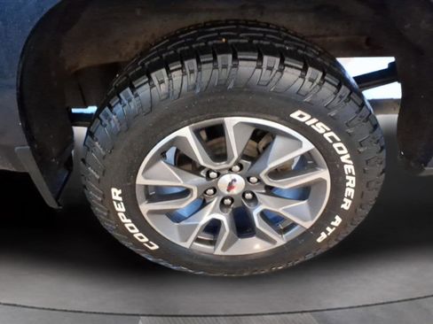 Used 2022 Chevrolet Silverado 1500 LT AWD/4WD image 30