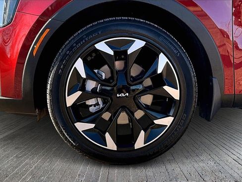 Certified 2025 Kia Sorento EX w/ Panoramic Sunroof Package image 8