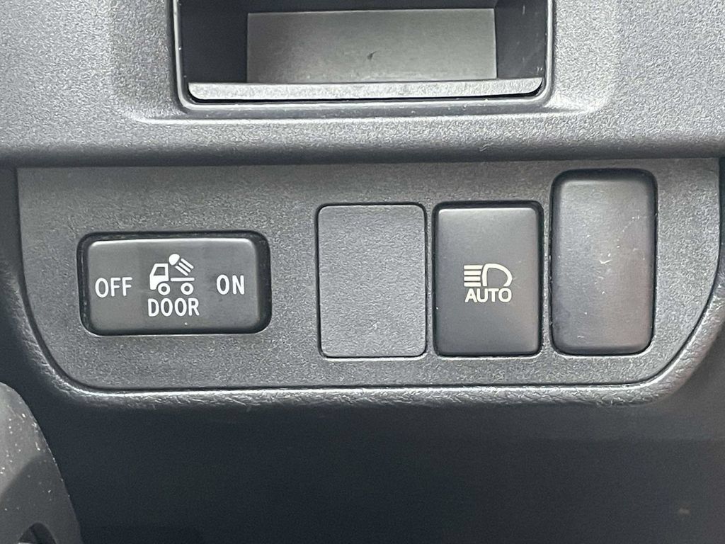 Used 2018 Toyota Tacoma SR5 RWD image 20