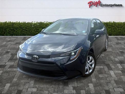 Used 2025 Toyota Corolla LE FWD image 4