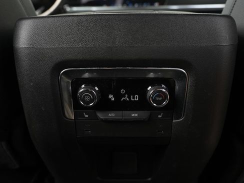 Used 2025 Chevrolet Suburban Premier AWD/4WD image 42
