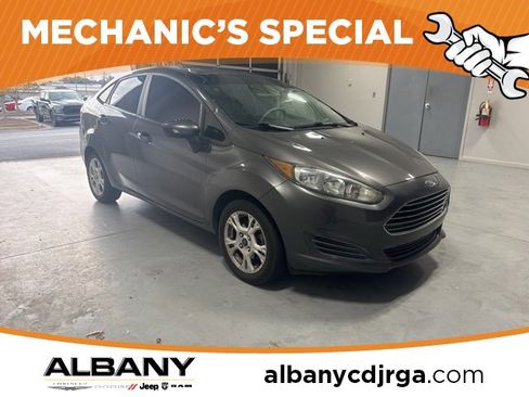 Used 2015 Ford Fiesta SE image 1