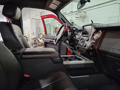 Used 2016 Ford F250 Lariat w/ Lariat Ultimate Package AWD/4WD image 23