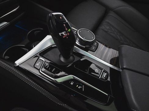 Used 2023 BMW 530e xDrive w/ Premium Package image 31