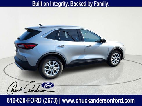 Used 2024 Ford Escape Active w/ Cold Weather Package FWD image 8