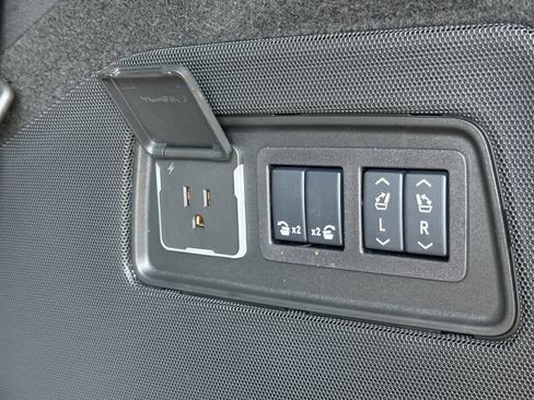 New 2026 Cadillac Escalade Luxury image 10